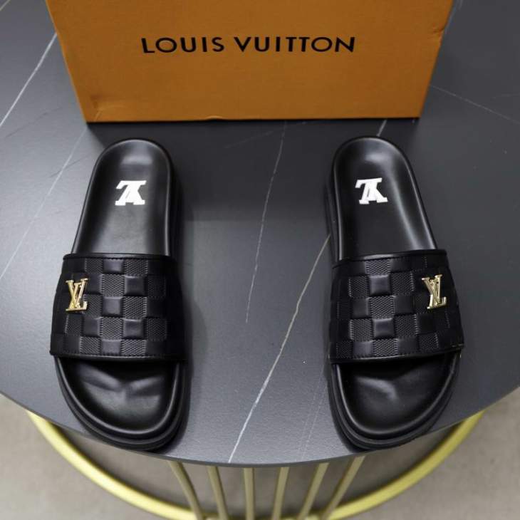Picture of Louis Vuitton Slippers _SKULVsz38-45hnh03371014